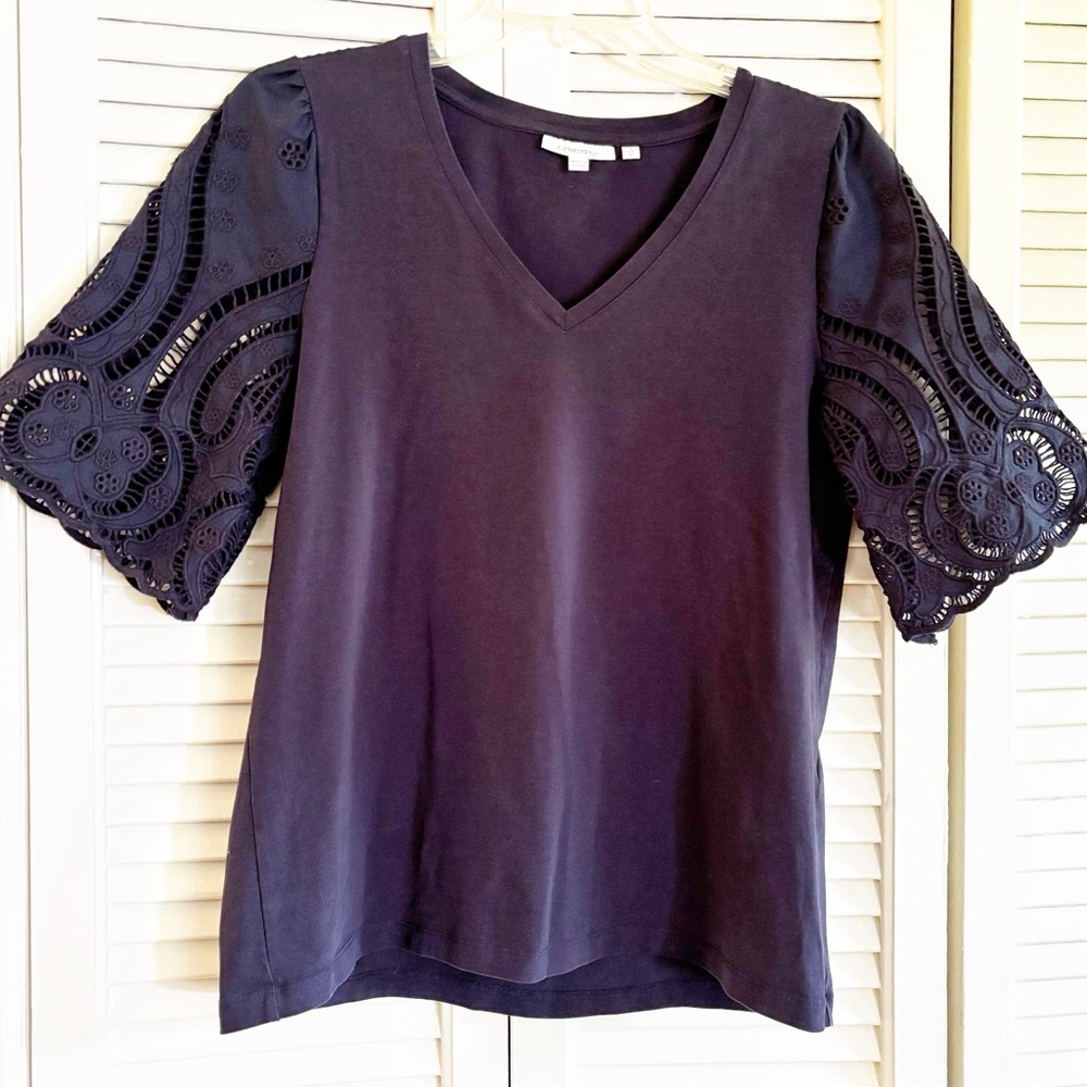 CHICOS navy lace sleeve tee size 1 / us medium 8 equivalent